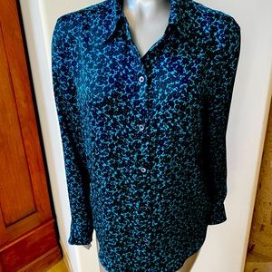 Stunning and elegant Equipment brand silk blouse with a floral pattern size M.